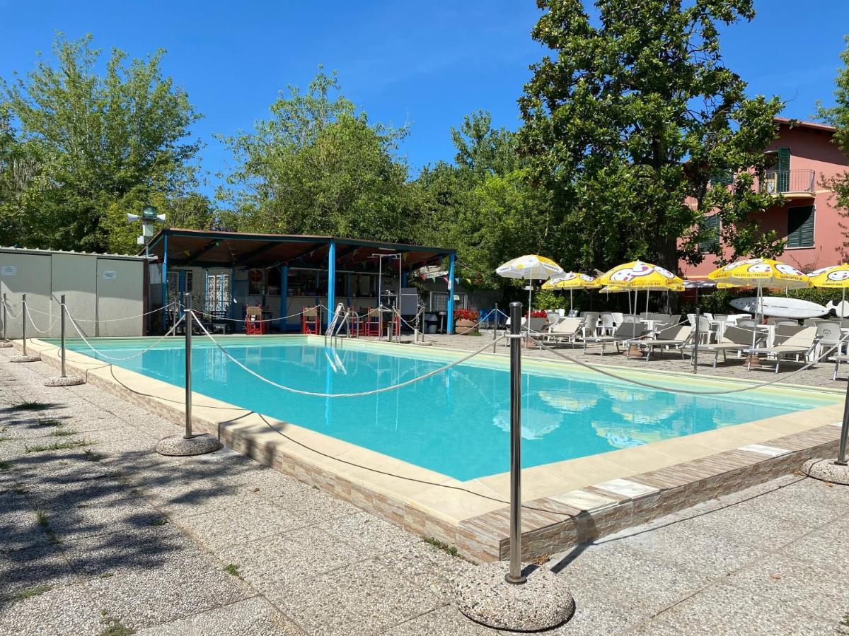 Camping Oasi Marina di Massa Buitenkant foto