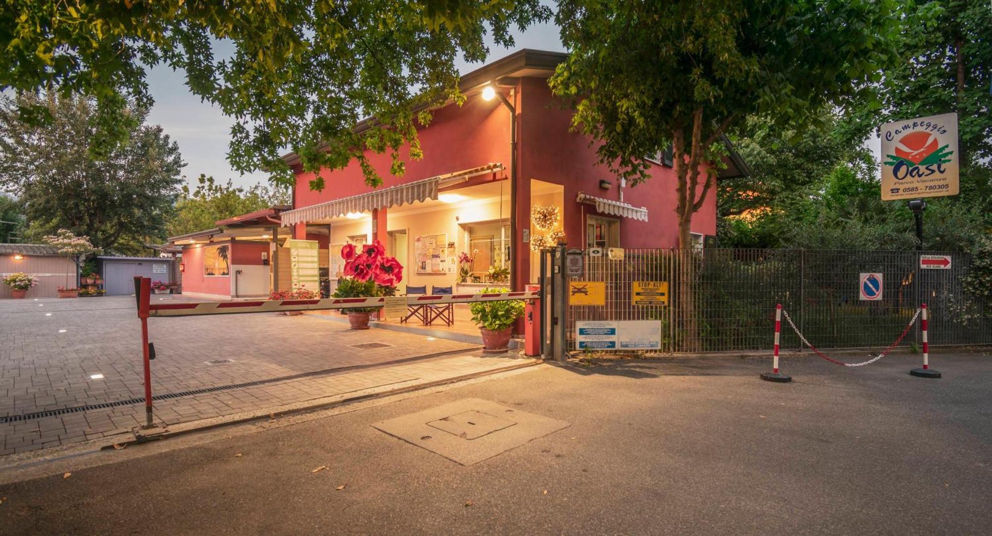 Camping Oasi Marina di Massa Buitenkant foto